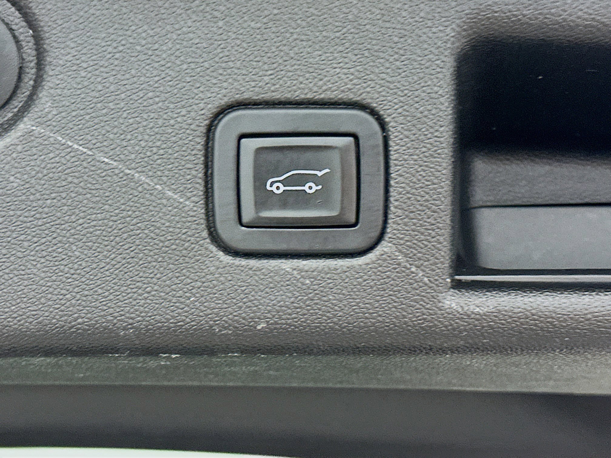 Used 2018 Chevrolet Equinox Premier FWD image 31