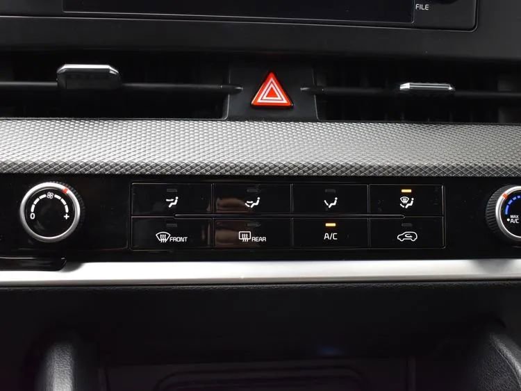 Used 2025 Kia Sportage LX image 33