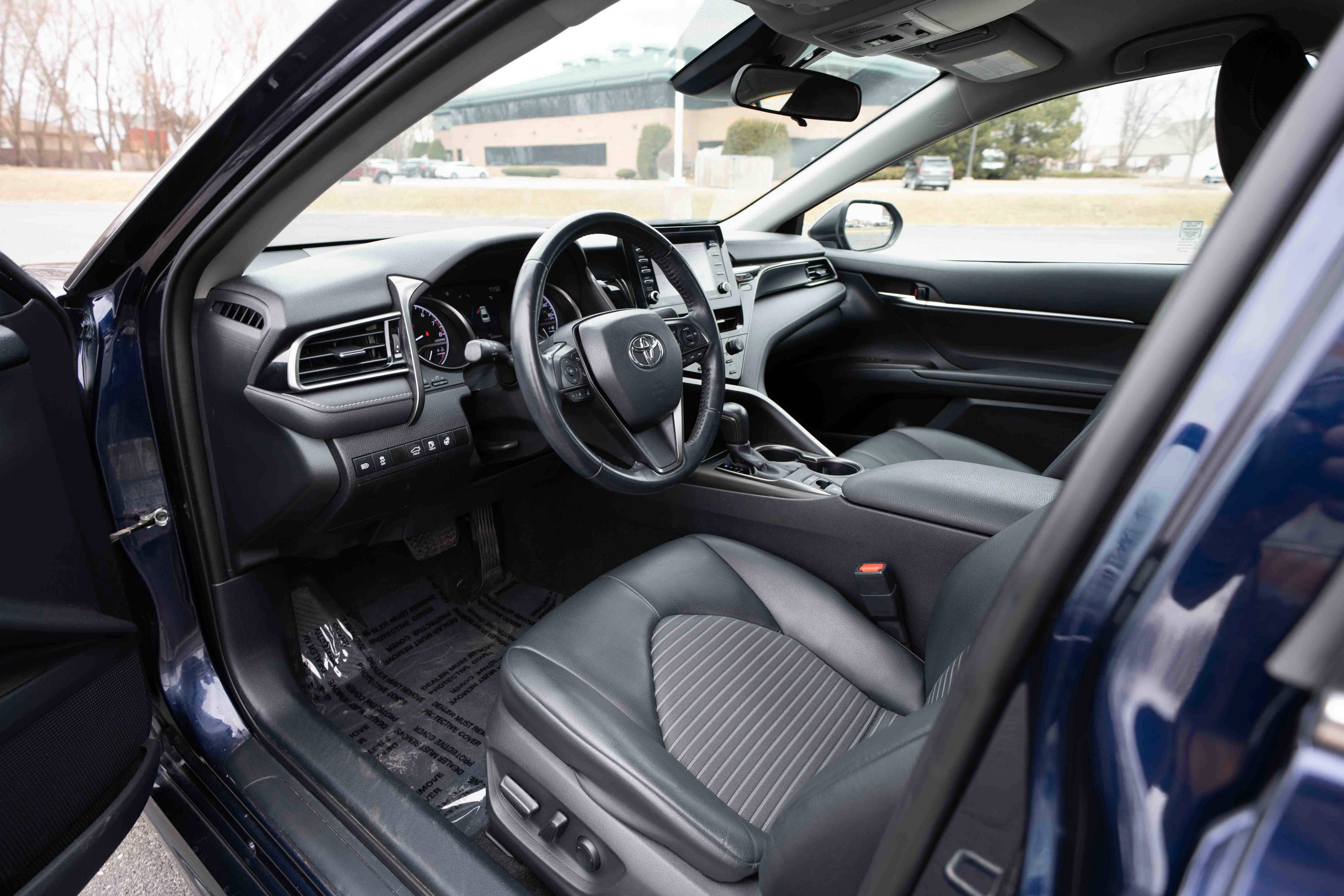 Used 2021 Toyota Camry SE w/ Cold Weather Package image 8