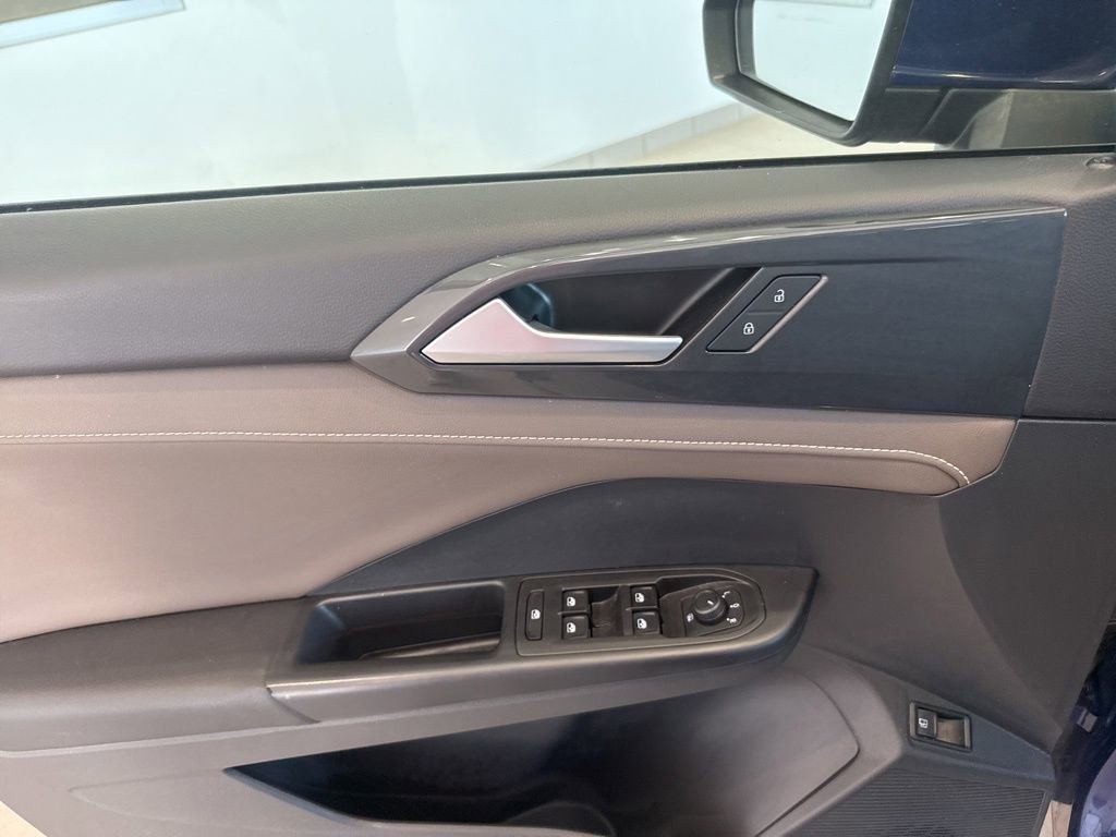 Used 2023 Volkswagen Taos SEL image 20