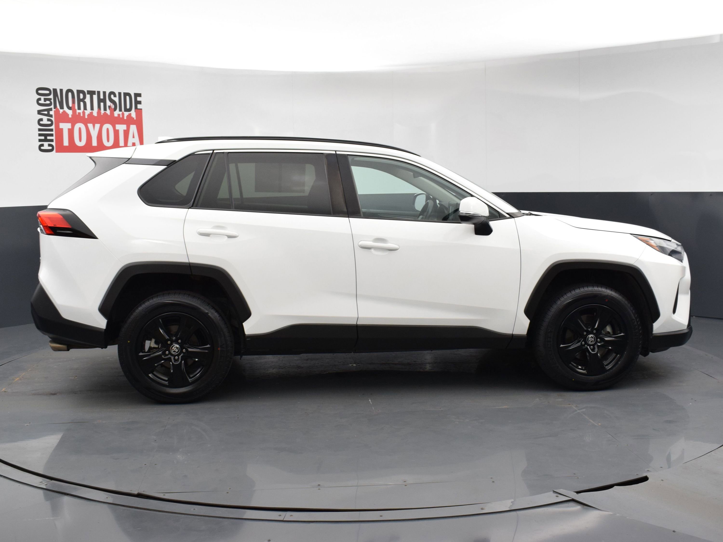 Used 2022 Toyota RAV4 XLE FWD image 5
