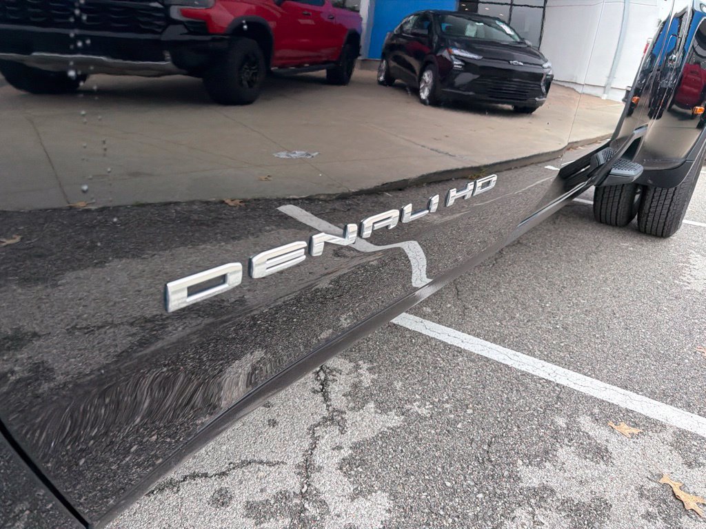 Used 2022 GMC Sierra 3500 Denali AWD/4WD image 11