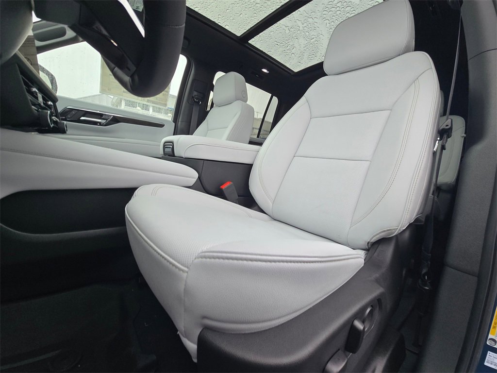 New 2025 Chevrolet Suburban Premier w/ Sun And Tow Package image 18