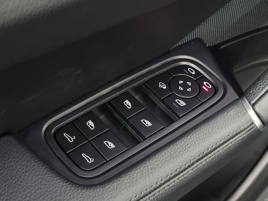 Certified 2023 Porsche Cayenne Platinum Edition AWD/4WD image 37