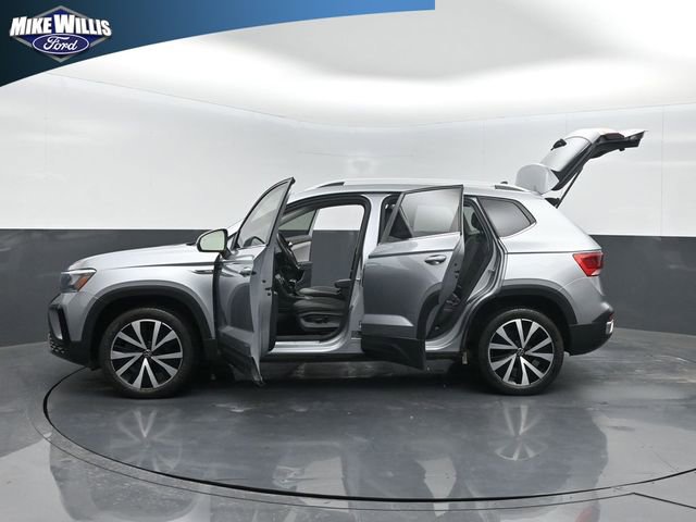 Used 2022 Volkswagen Taos SE image 28
