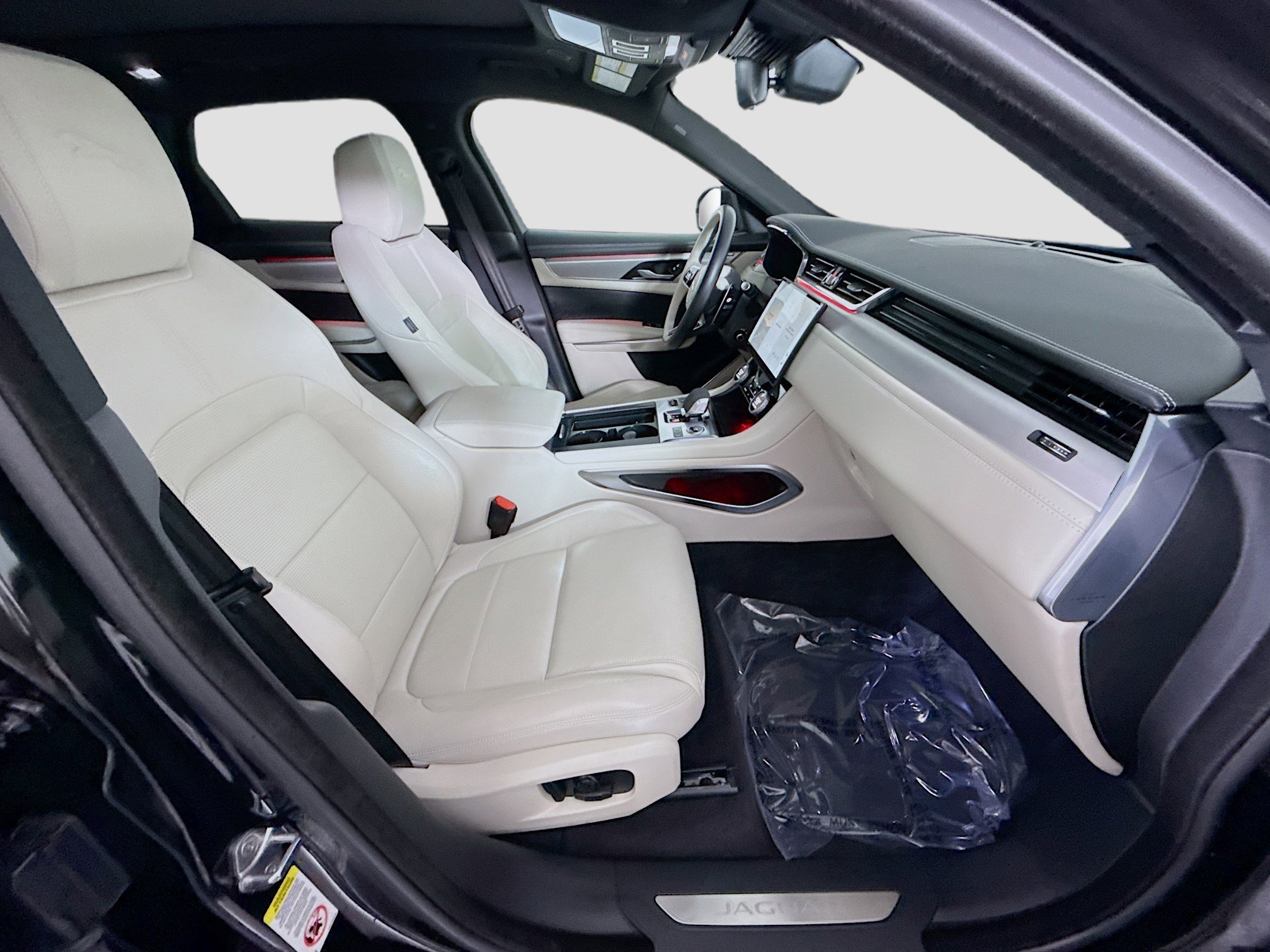 Used 2024 Jaguar F-PACE R-Dynamic S image 29