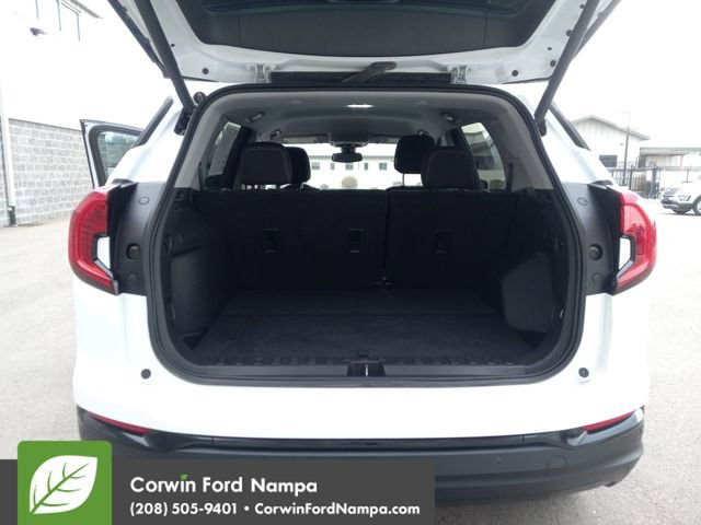 Used 2023 GMC Terrain SLE w/ Driver Convenience Package image 28