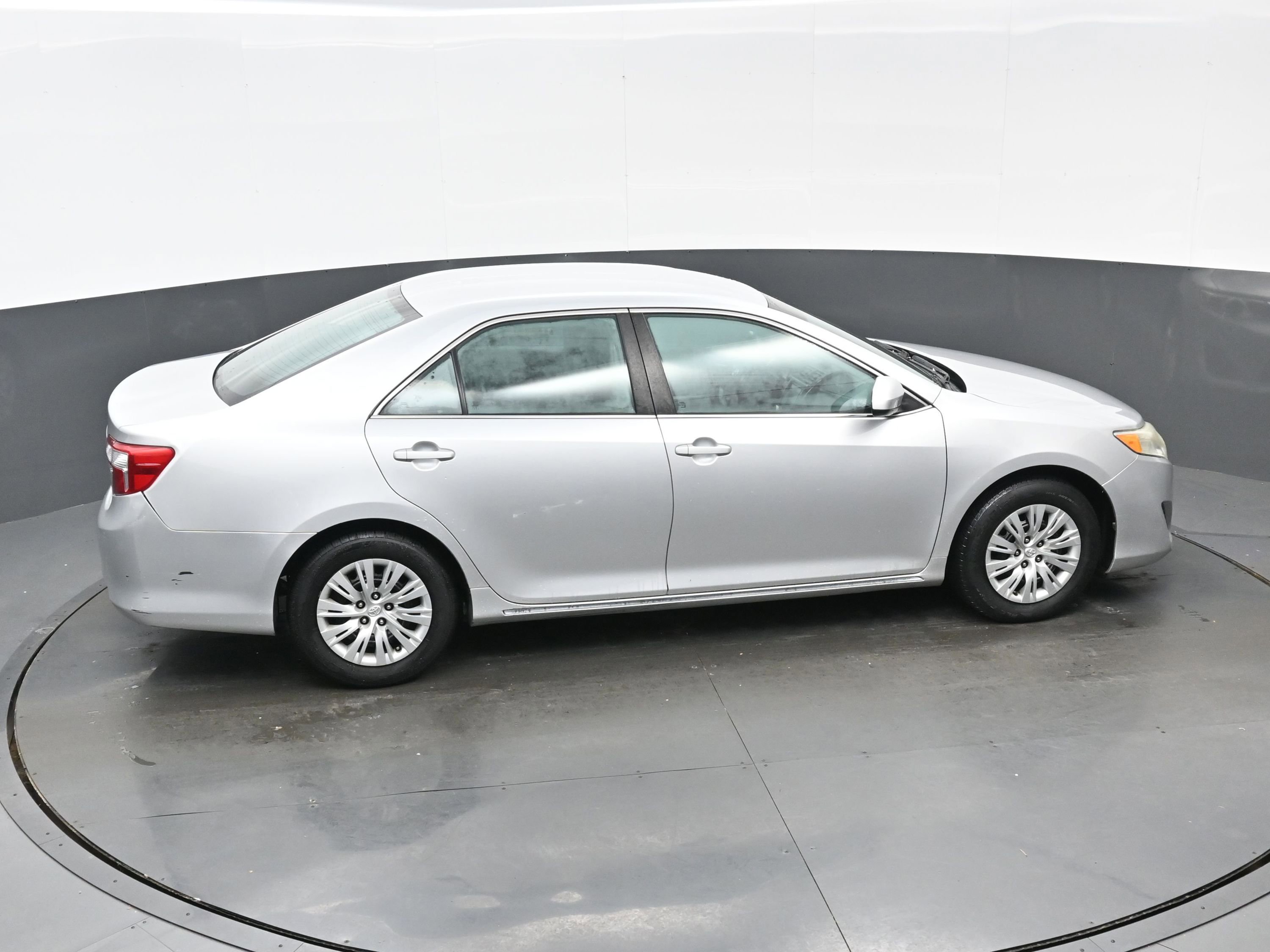 Used 2013 Toyota Camry L image 35