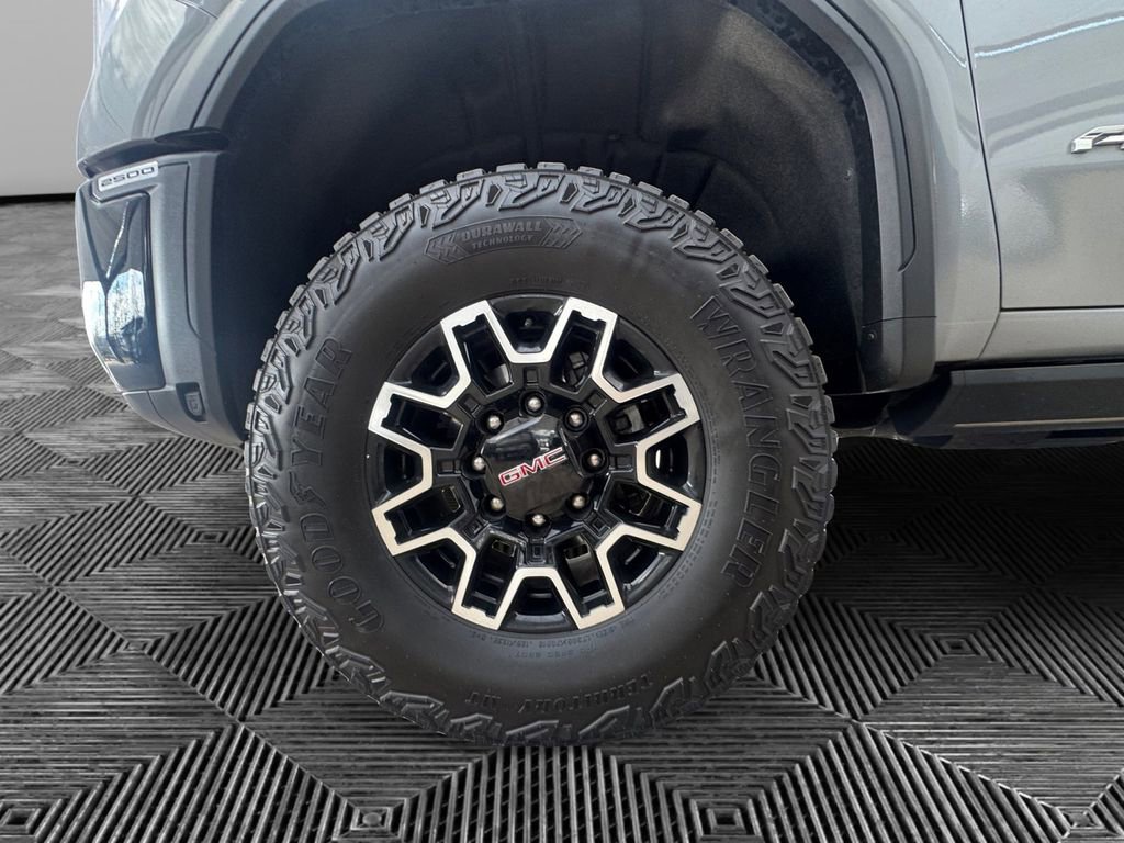 Used 2024 GMC Sierra 2500 AT4X image 9