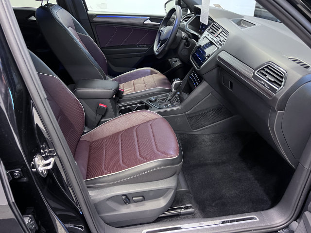 Certified 2024 Volkswagen Tiguan SEL R-Line AWD/4WD image 11