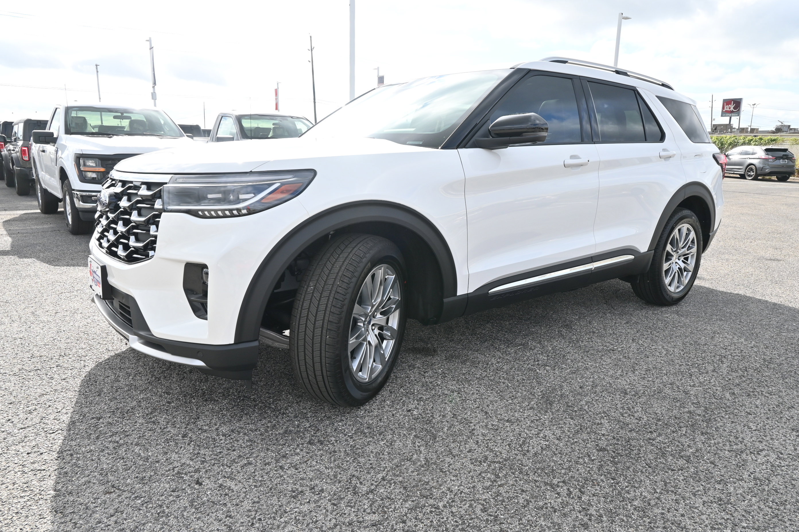 New 2026 Ford Explorer Platinum image 9