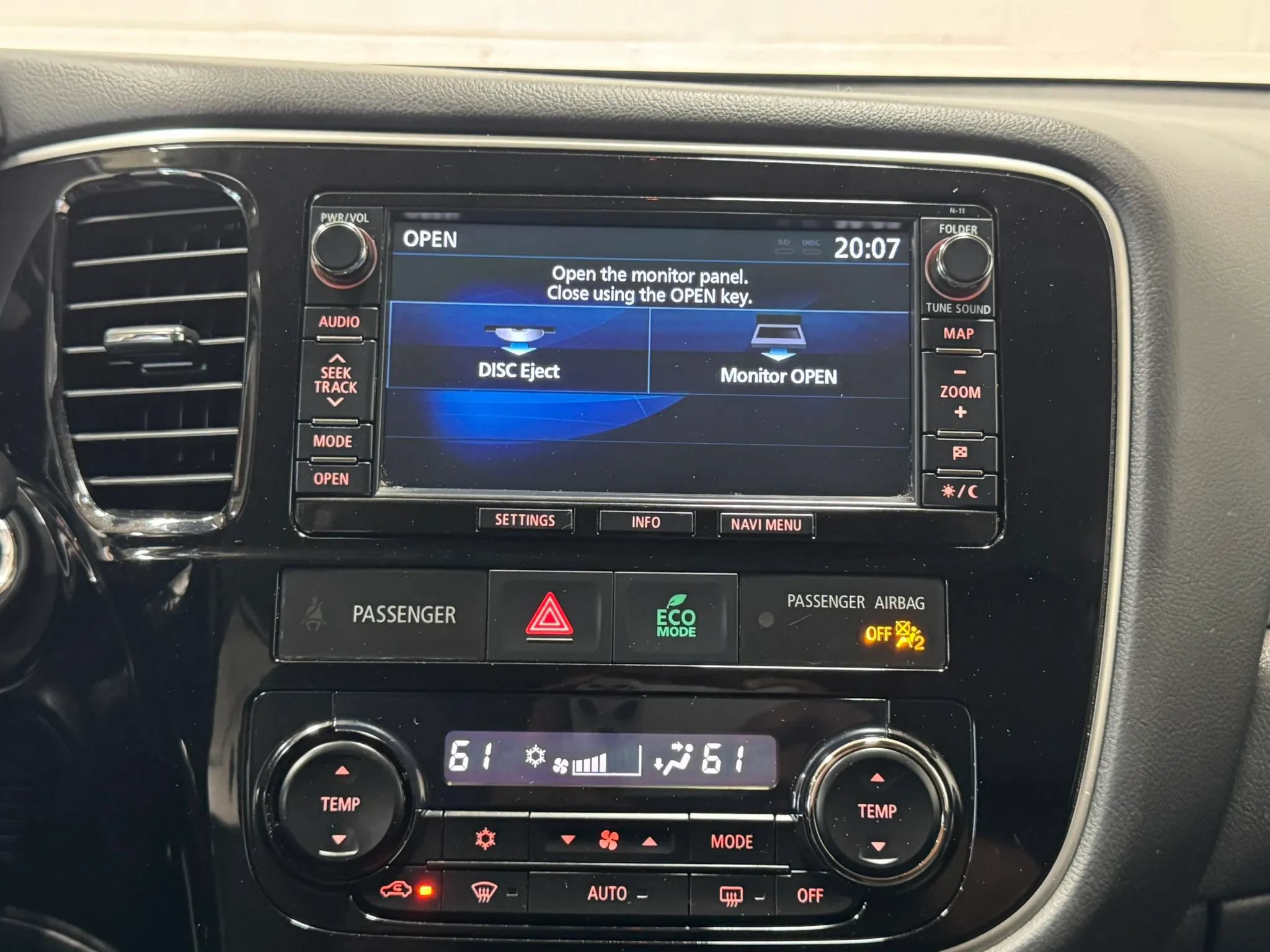 Used 2015 Mitsubishi Outlander SE FWD image 17