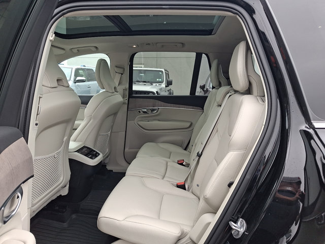 Used 2024 Volvo XC90 B5 Plus w/ Protection Package Premier AWD/4WD image 10