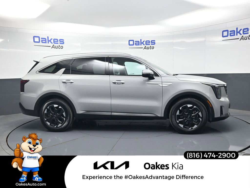 Certified 2026 Kia Sorento S w/ S Panoramic Sunroof Package FWD image 8