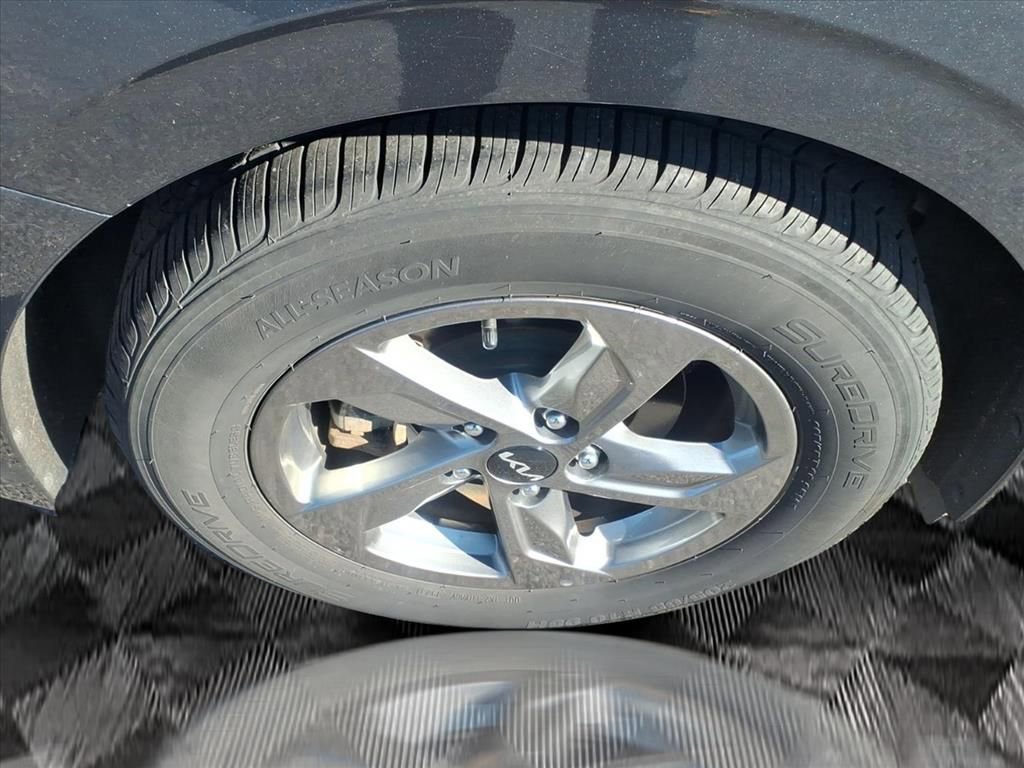 Used 2023 Kia K5 LXS image 9