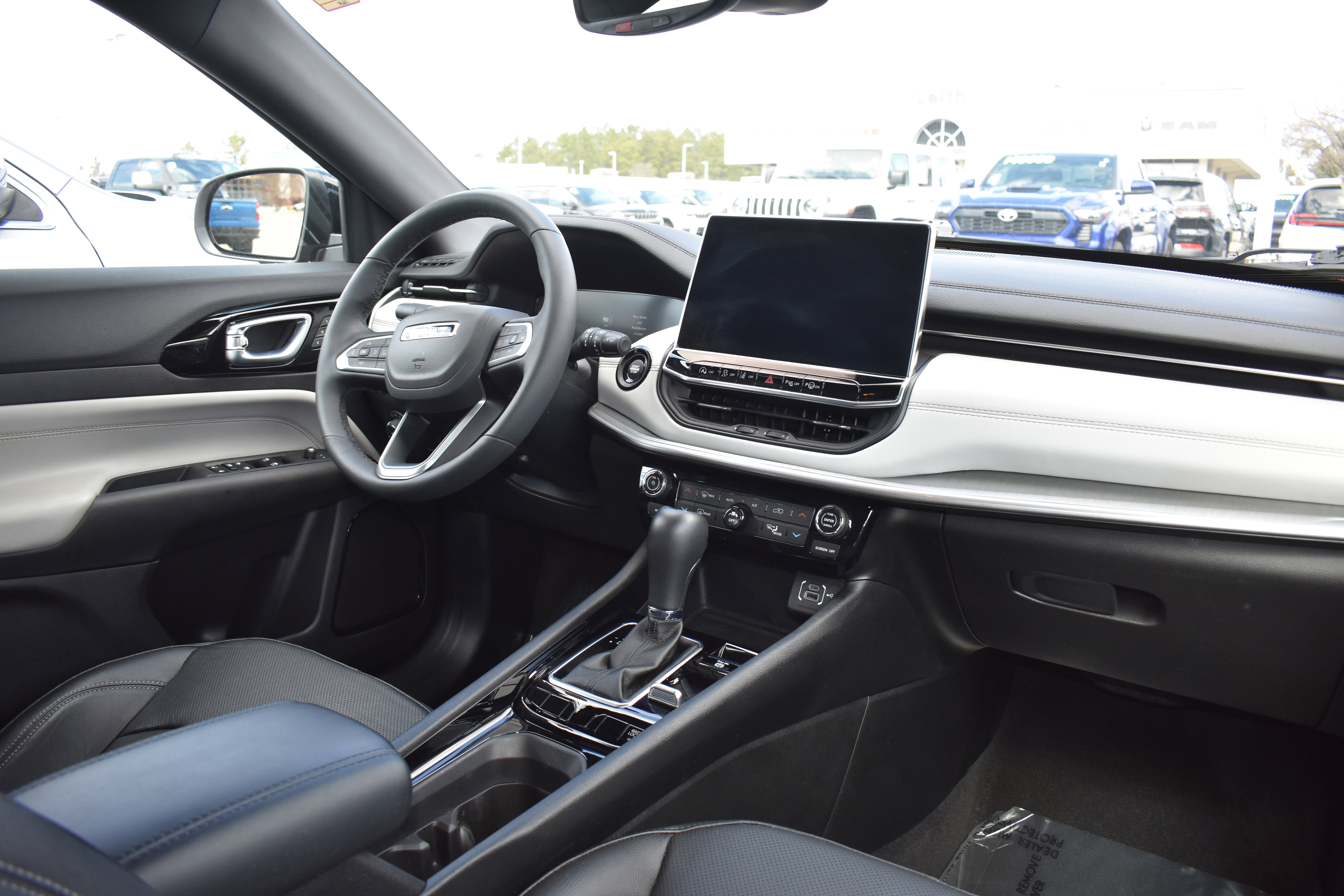 Used 2025 Jeep Compass Limited w/ Elite Group image 30