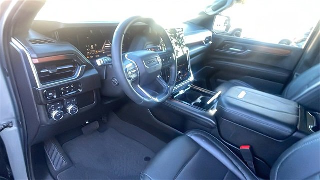 Used 2025 GMC Yukon XL Denali image 10