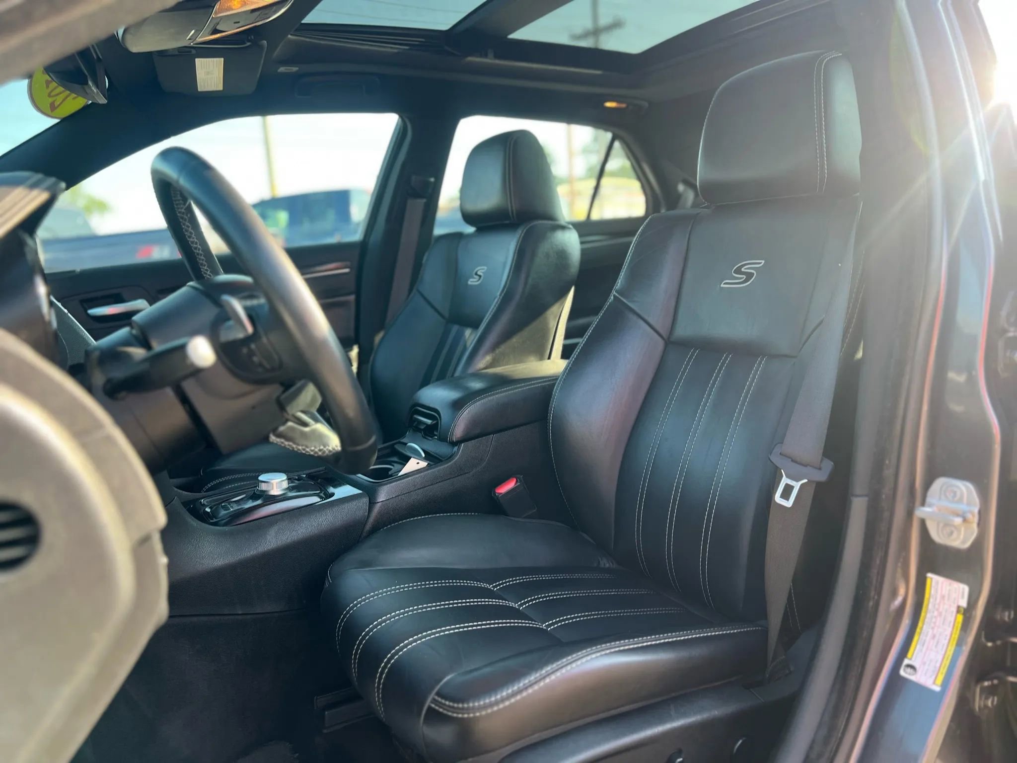 Used 2018 Chrysler 300 S w/ 300S Premium Group image 11