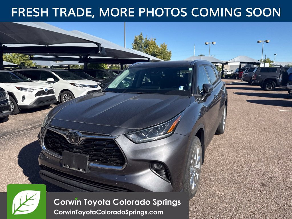 Used 2023 Toyota Highlander Limited AWD/4WD image 3