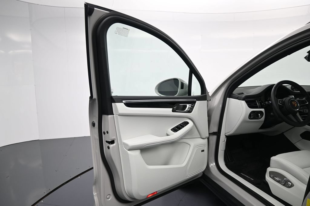 New 2026 Porsche Macan AWD/4WD image 16