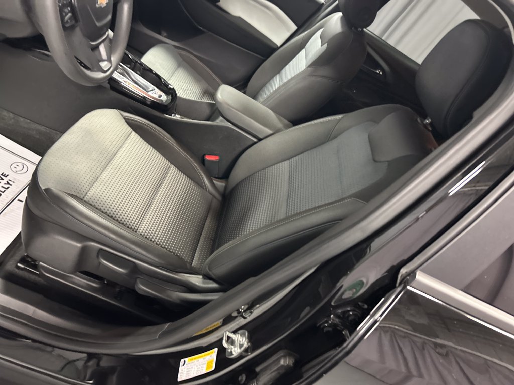 Used 2025 Chevrolet Trax LT FWD image 11