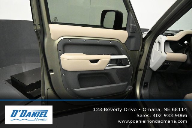 Used 2020 Land Rover Defender 110 HSE AWD/4WD image 23