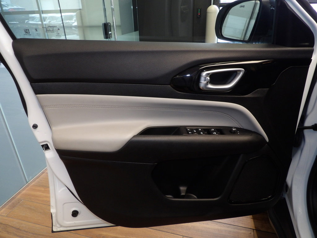 Used 2023 Jeep Compass Limited image 23