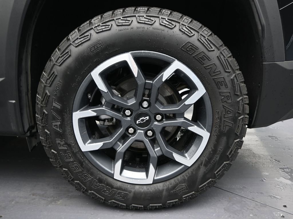 Used 2025 Chevrolet Equinox ACTIV w/ Safety and Technology Package image 10