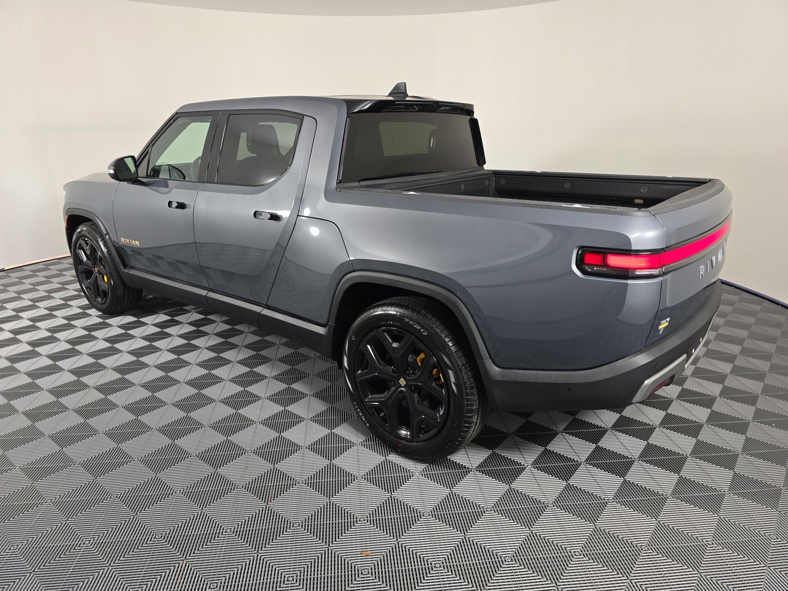 Used 2023 Rivian R1T Adventure AWD/4WD image 3