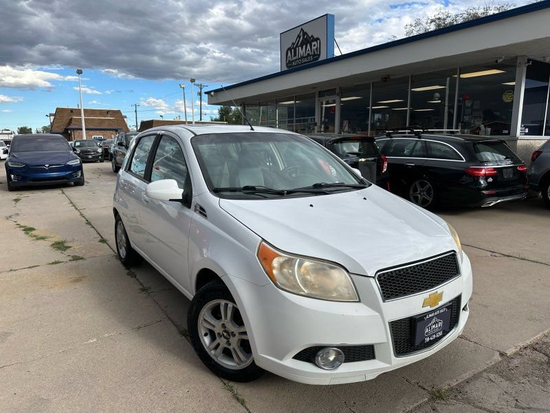 Used 2011 Chevrolet Aveo5 LT FWD image 1