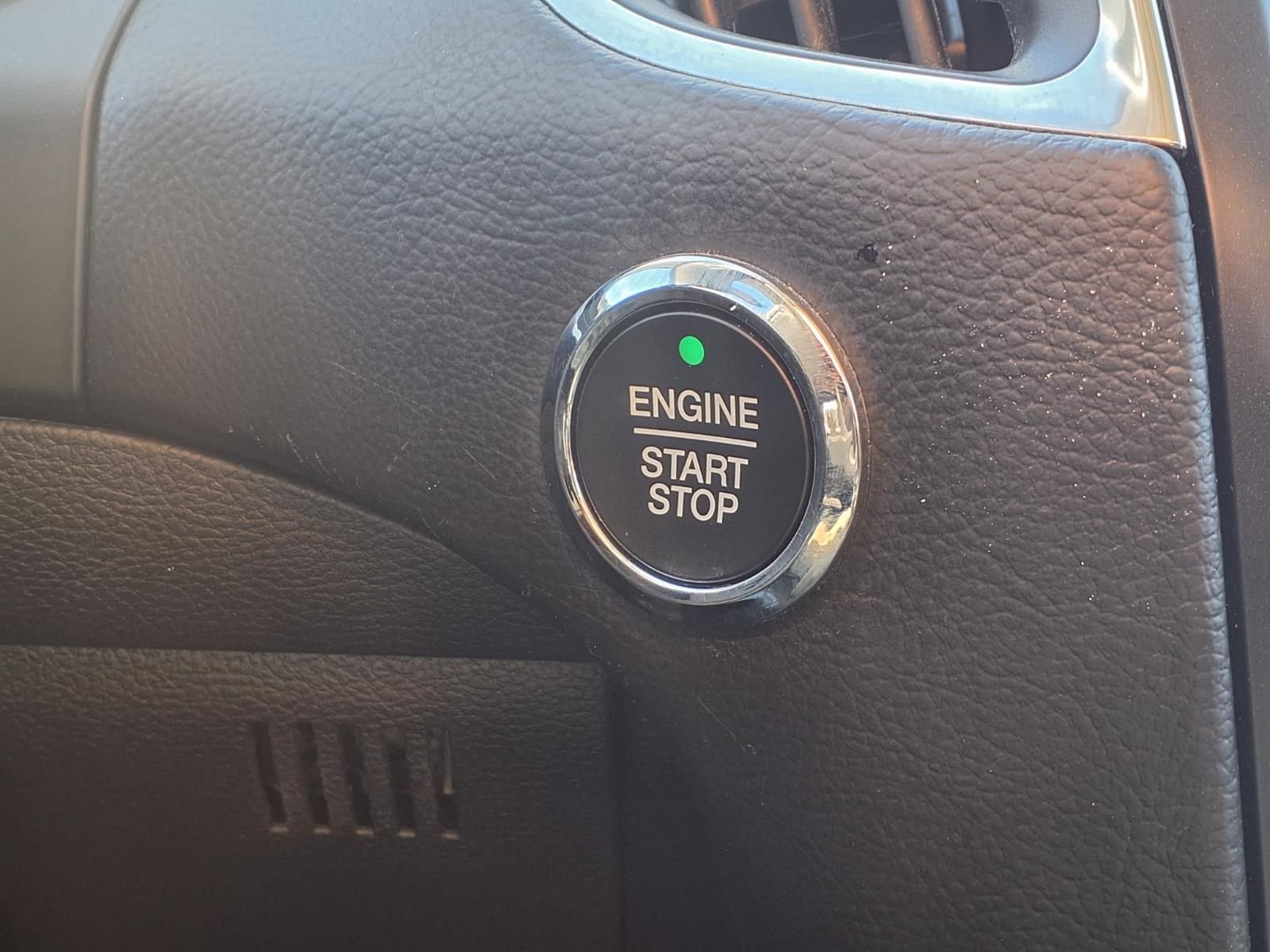 Used 2024 Ford Edge Titanium image 9