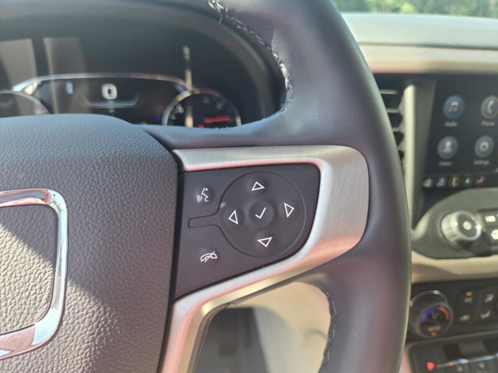 Used 2023 GMC Acadia Denali w/ Denali Ultimate Package FWD image 12