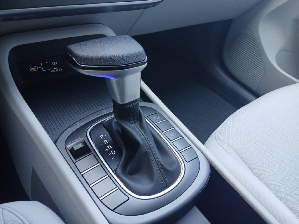New 2027 Hyundai Kona SE FWD image 18