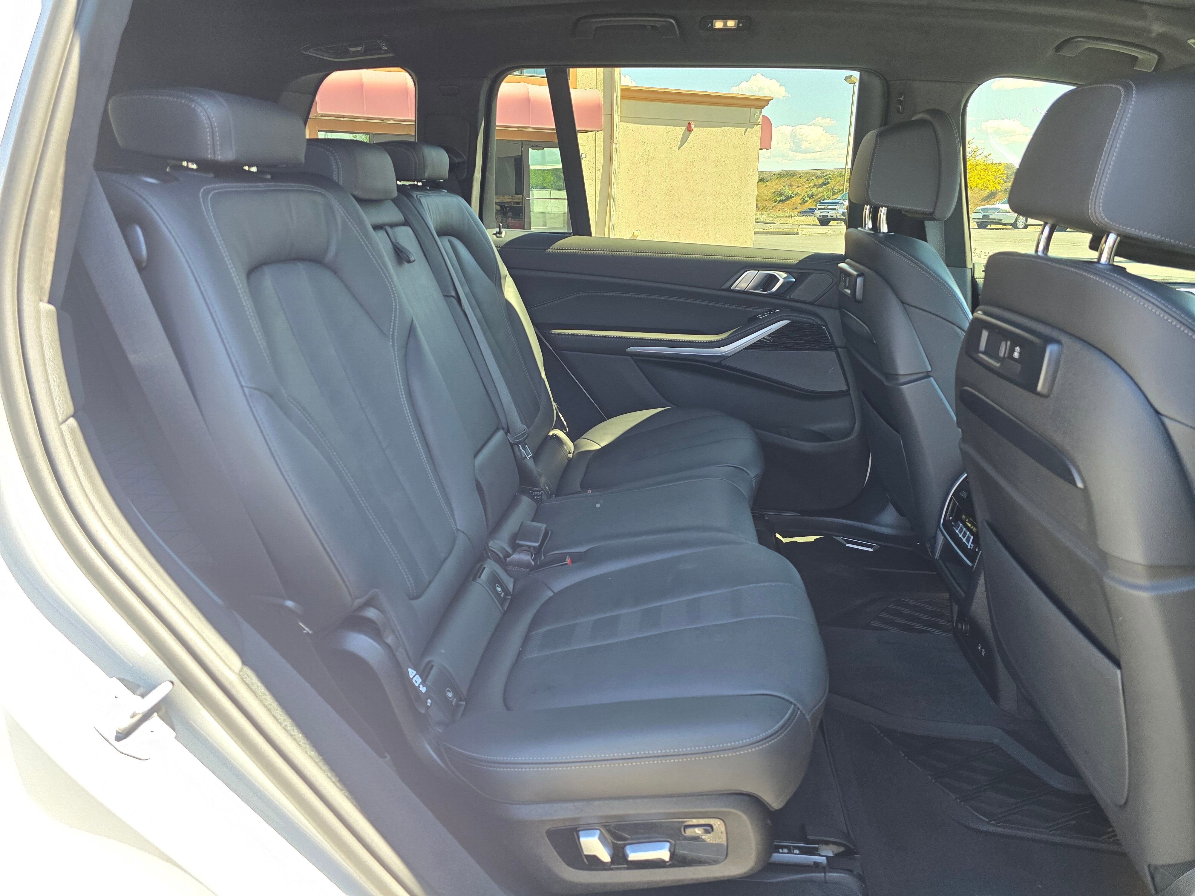 Used 2022 BMW X7 M50i AWD/4WD image 46
