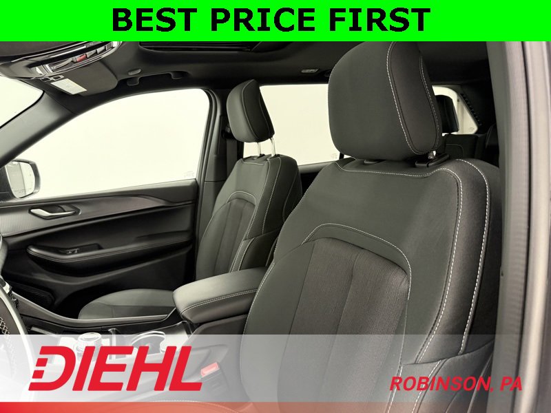 New 2025 Jeep Grand Cherokee Laredo w/ Luxury Tech Group I image 19