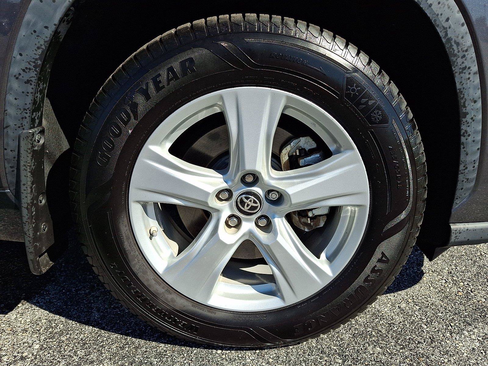 Used 2021 Toyota Highlander LE AWD/4WD image 8