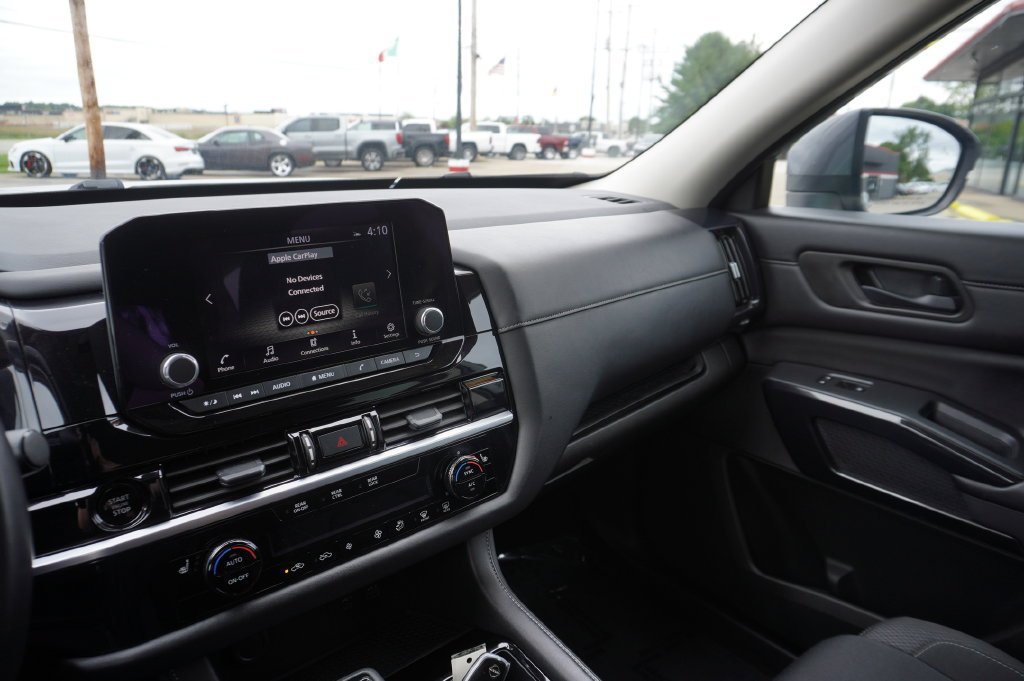 Used 2025 Nissan Pathfinder SV AWD/4WD image 20