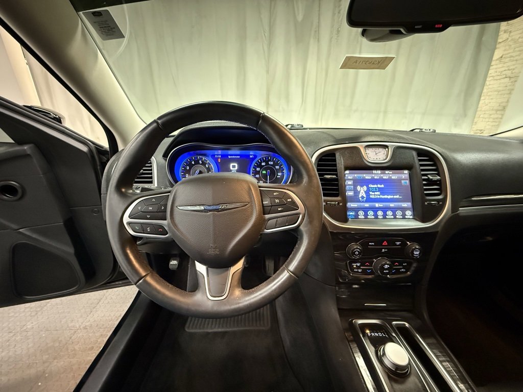 Used 2018 Chrysler 300 Touring L image 26