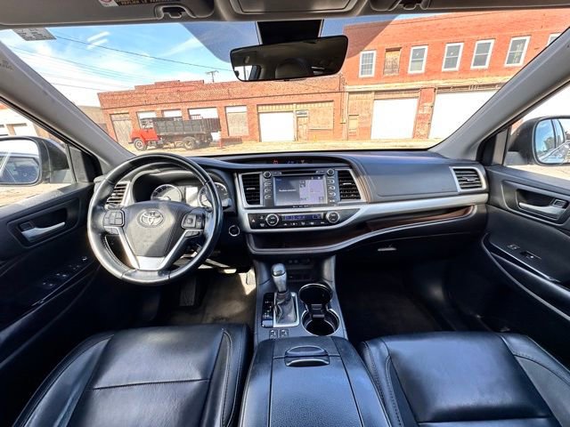 Used 2017 Toyota Highlander XLE image 33