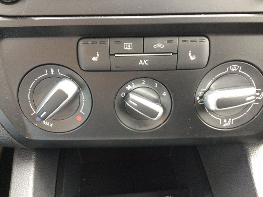 Used 2015 Volkswagen Jetta SE FWD image 30