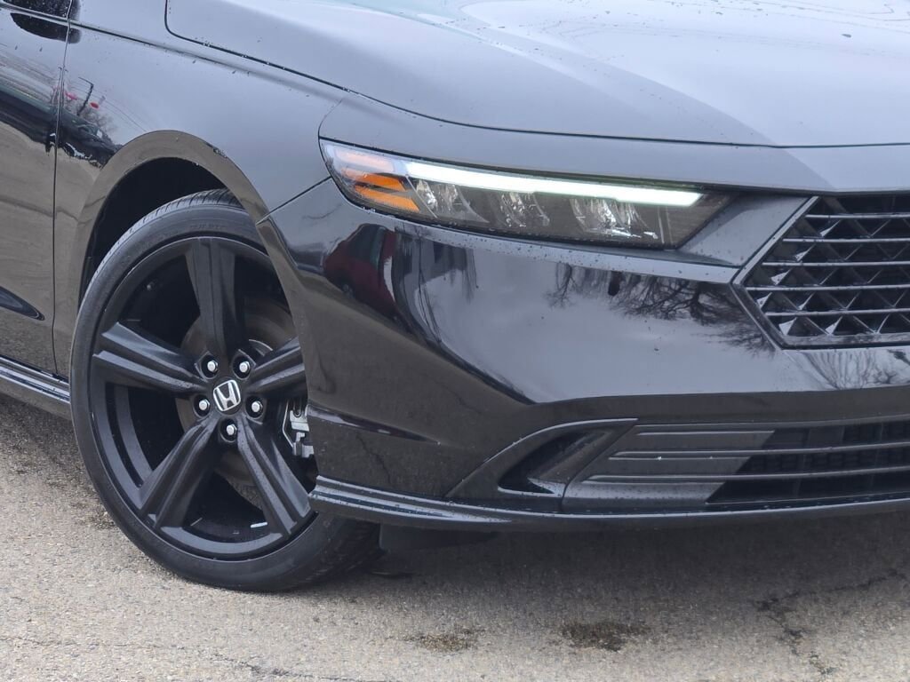 Used 2024 Honda Accord Sport image 3
