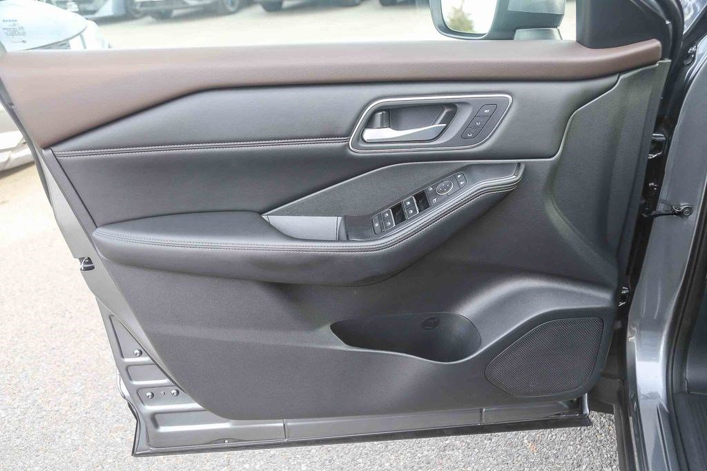 Used 2021 Nissan Rogue SL FWD image 19