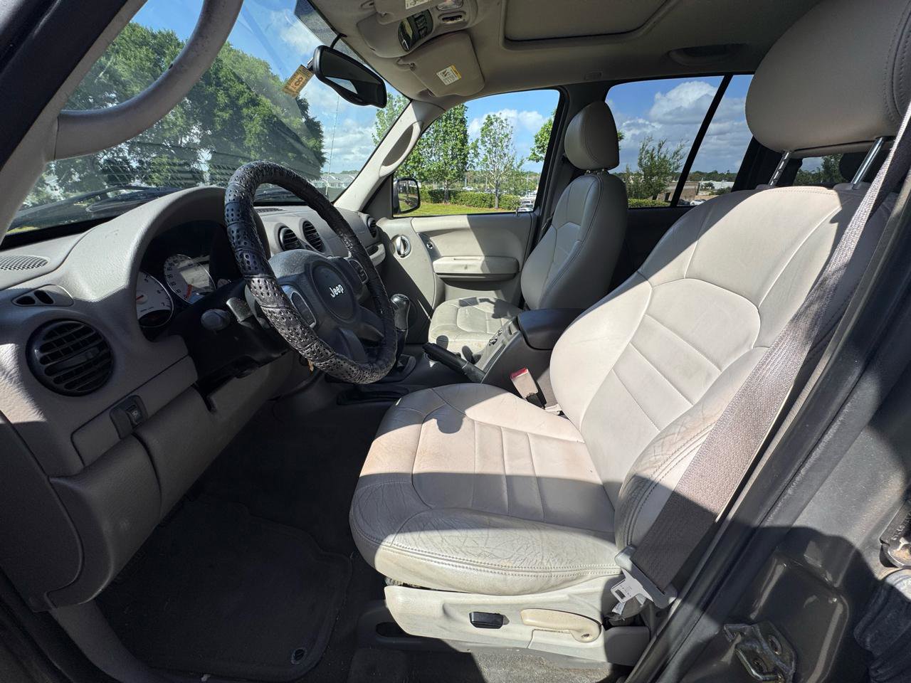 Used 2004 Jeep Liberty Renegade w/ Security Group AWD/4WD image 17