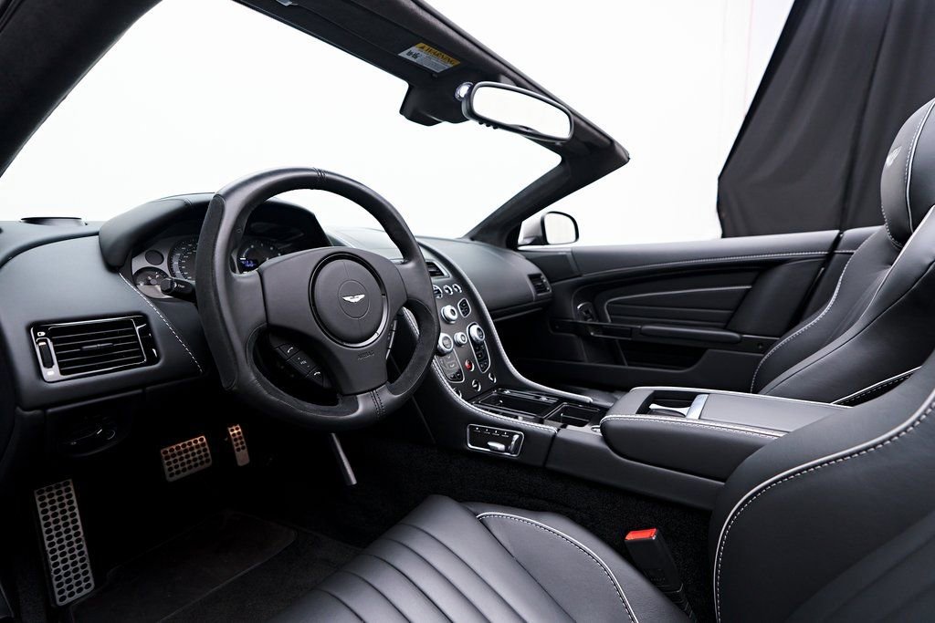 Used 2016 Aston Martin DB9 GT RWD image 2