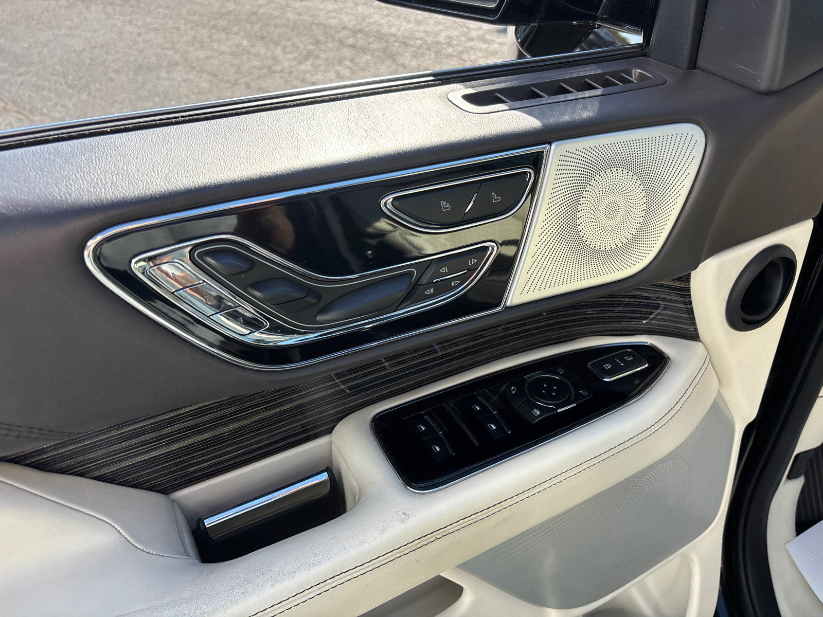 Used 2023 Lincoln Navigator L Black Label AWD/4WD image 12