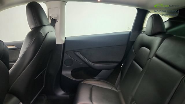 Used 2022 Tesla Model Y Long Range AWD/4WD image 29