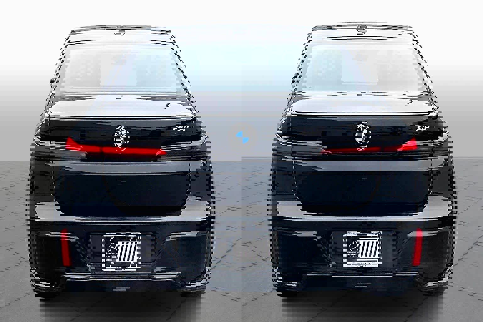 Used 2023 BMW 740i 740i w/ Parking Assistance Package image 5