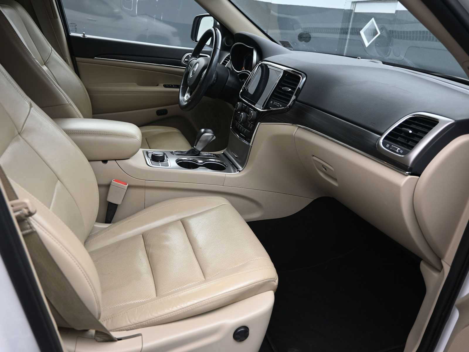 Used 2021 Jeep Grand Cherokee Limited w/ Luxury Group II AWD/4WD image 12