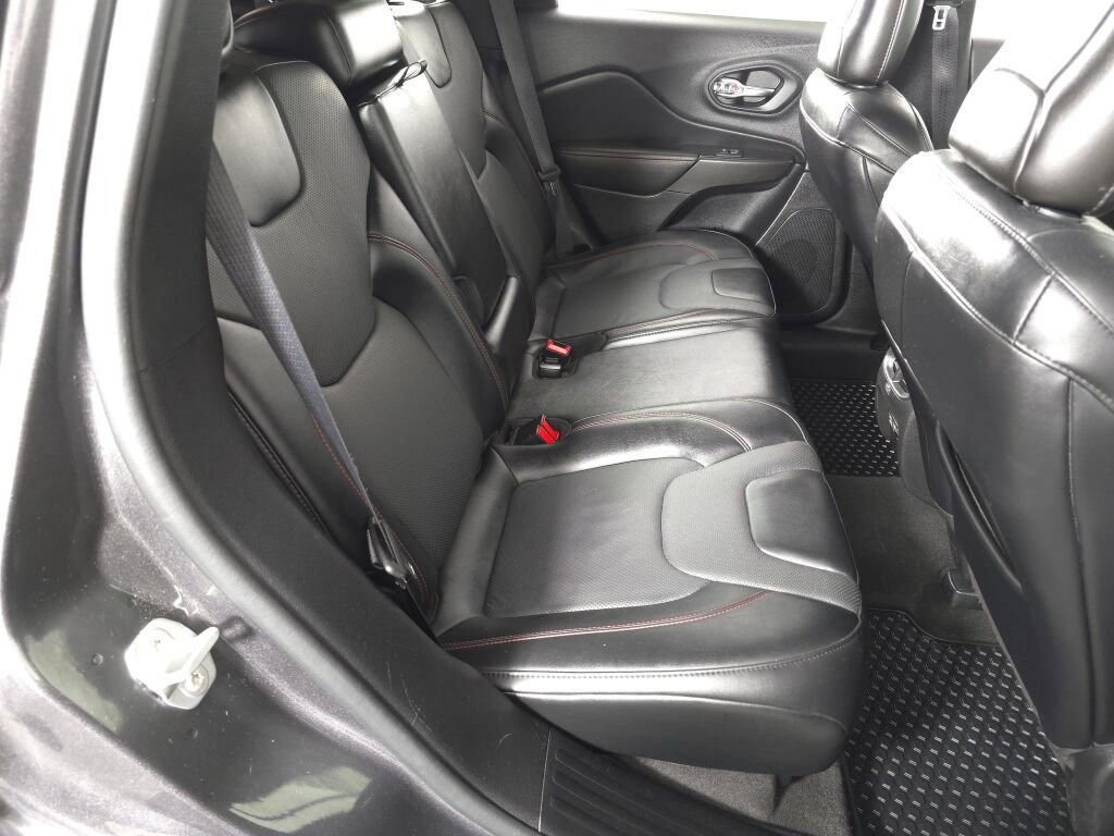 Used 2022 Jeep Cherokee Trailhawk w/ Premium Leather Package image 14