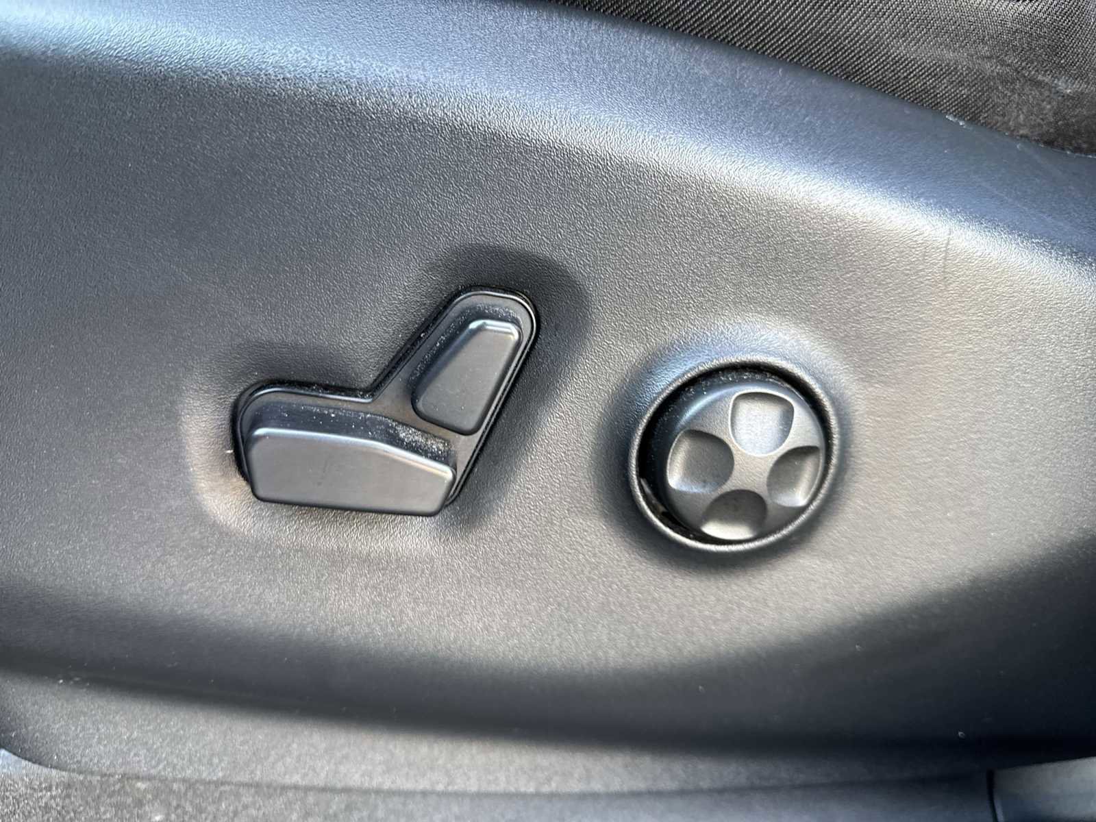 Used 2025 Chrysler Pacifica Select FWD image 16